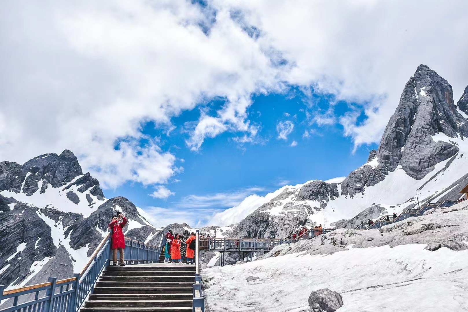 令人震撼的玉龍雪山旅游風(fēng)景區(qū)，風(fēng)景迤邐，美妙絕倫，讓人心之向往！
